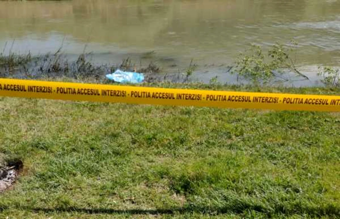 Bărbatul a fost găsit în albia râului. FOTO: Bistriţeanul.ro