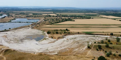 exploatari ilehale minerale din Jiu FOTO Apele Române Jiu jpg
