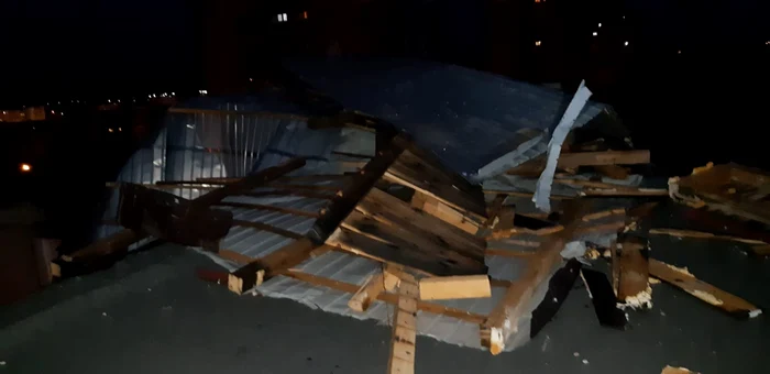 
    Primele furtuni din această toamnă aU produs pagube importante imobilelor din patru localitățiFoto: IGSU  