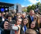 Klaus Iohannis selfie cu tineri FOTO Facebook 