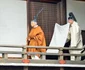 Împăratul Akihito a predat sigiliile imperiale, sabia şi bijuteriile Crizantemei şambelanilor oficializând retragerea de pe tron în 2019. FOTO: Profimedia