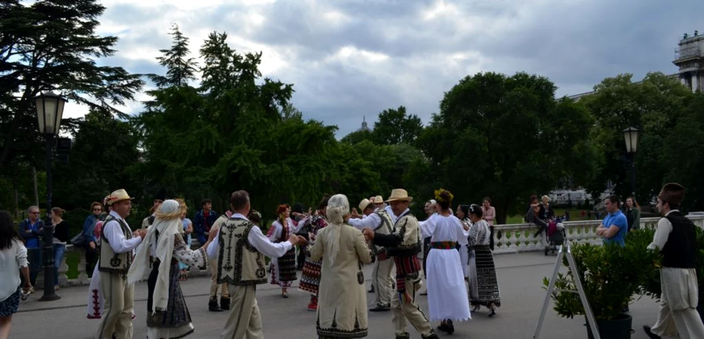 Dansatorii de la „Doina Gorjului“ au prezentat o parte din dansurile specifice Olteniei