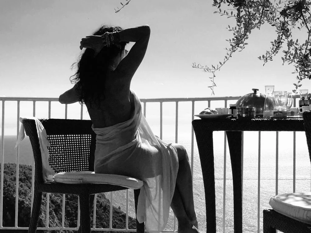 Mihaela s-a lăsat fotografiată într-o ipostază sexy de Felix Baumgartner, iubitul său