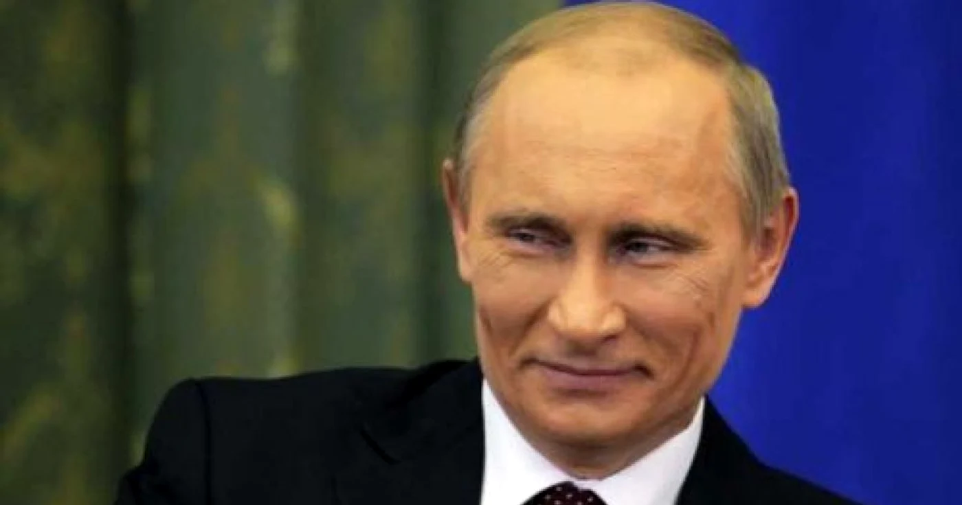 Putin s-a machiat puternic pentru a masca vânătaia de pe obrazul stâng