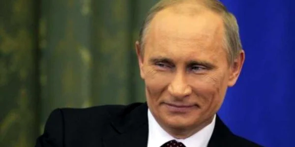 Putin s-a machiat puternic pentru a masca vânătaia de pe obrazul stâng