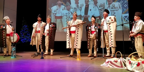 grupul folcloric bujorelul draganesti - foto alina mitran