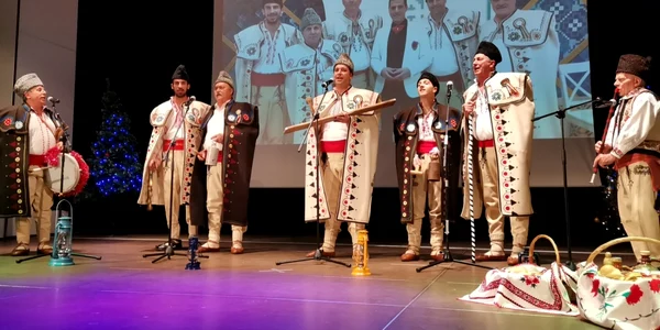 grupul folcloric bujorelul draganesti - foto alina mitran