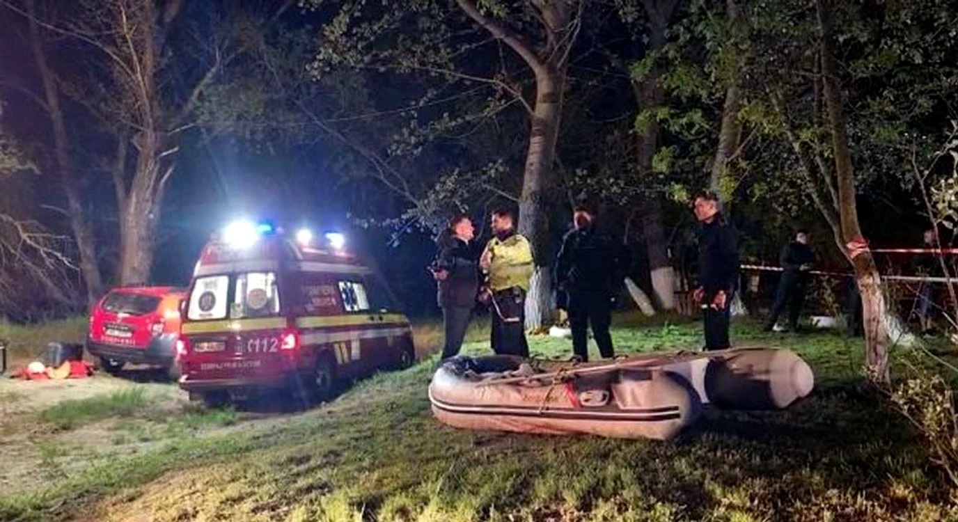 Pompierii în timpul căutării persoanelor înghițite de apă / foto: ISU 