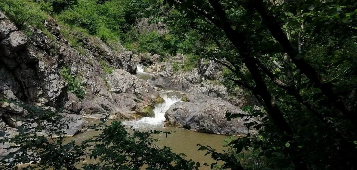 Wow! Uite locul din România unde există un jacuzzi natural cu ape răcoroase
