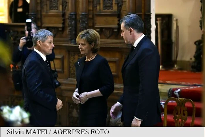 
    Dacian Cioloș și-a prezsentat condoleanțe în numele întregului guvern român  