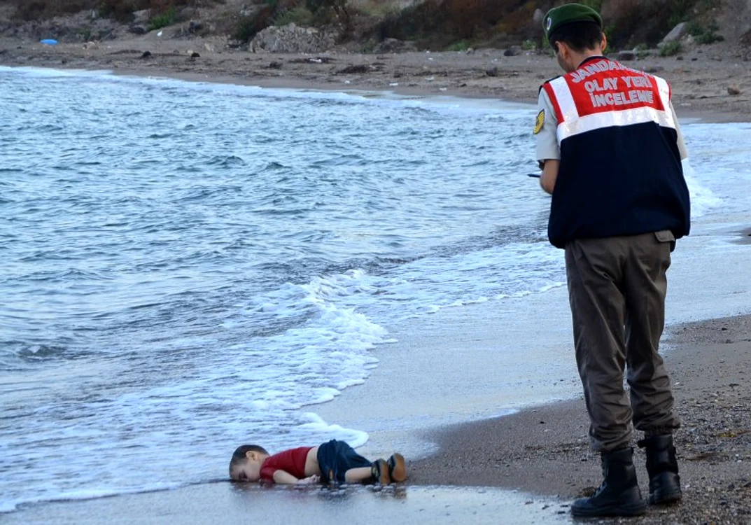 Băiatul este unul dintre cei 12 refugiaţi morţi miercuri noaptea, în apropierea staţiunii Bodrum