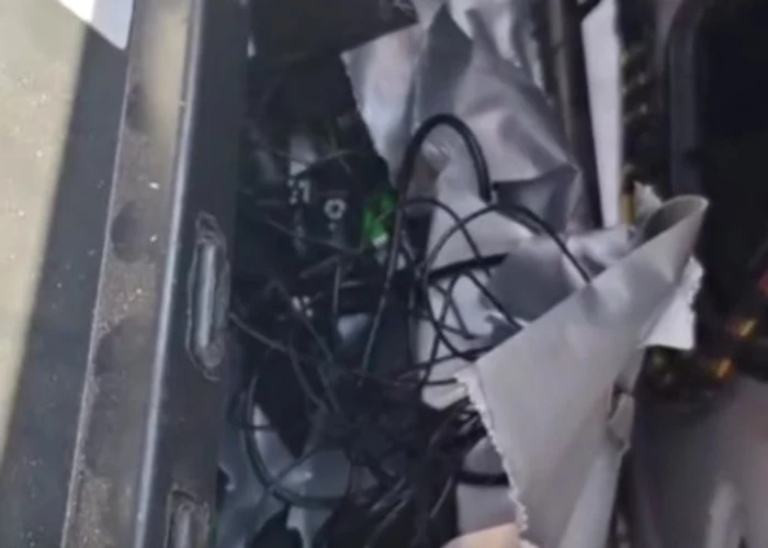 Sistem audio-video improvizat într-o autospecială de poliție FOTO: captura video/Sindicatul Europol