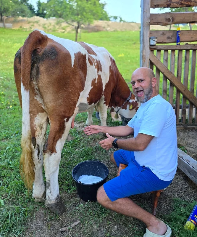  Cosmin Seleși (47 de ani) a fost cel mai fericit vara asta pentru că s-a relaxat în casa lui din Maramureș
