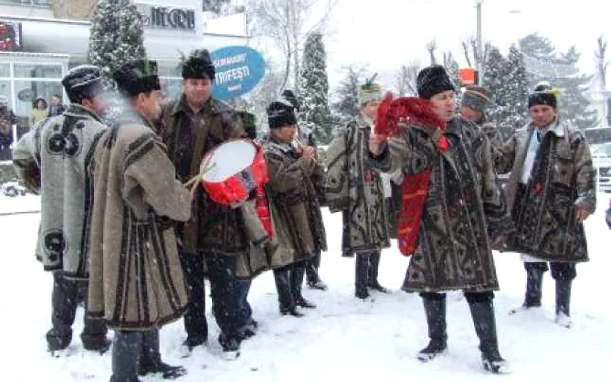 Sumănarii din Trifeşti au urat astăzi pentru pietreni