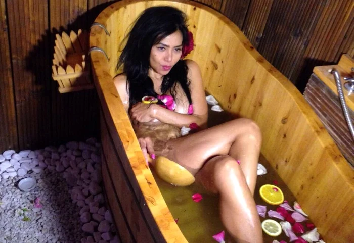 Eliza Cortez, în pielea goală la Bucureşti