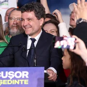 Anunțarea rezultatelor exit-poll în prezența candidatului Nicușor Dan, în București. FOTO Inquam Photos / George Călin
