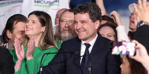 Anunțarea rezultatelor exit-poll în prezența candidatului Nicușor Dan, în București. FOTO Inquam Photos / George Călin