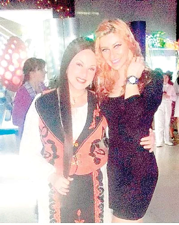 Gabriela a mers la  filmările pentru  un videoclip al  Antoniei şi nu  a ratat ocazia de  a se poza cu ea (Fotografii: Arhivă personală)