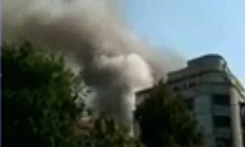 Pompierii au ecavuat 200 de copii dintr o școală aflată în apropierea clădirii în flăcări jpeg