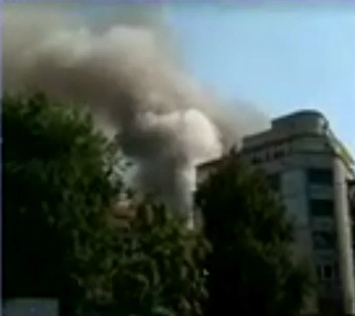 Pompierii au ecavuat 200 de copii dintr-o școală aflată în apropierea clădirii în flăcări