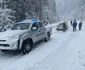Înzăpeziți pe DN7A, pe drumul care duce spre pârtiile Transalpina Voineasa Foto Jandarmeria Vâlcea