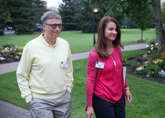 Bill Gates și fosta lui soție, Melinda, într-un parc