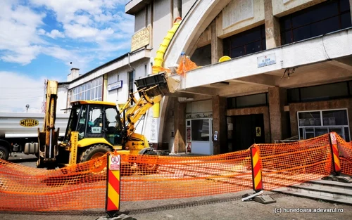 gara devei in santier foto daniel guta adevarul