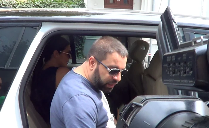 Înainte să închidă uşa, manelistul a spus că sunt "fericiţi"