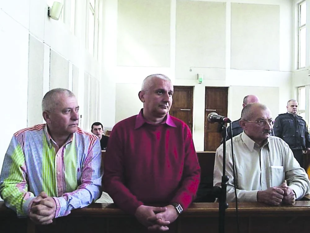 LIviu Man, în mijloc, pe vremea când era în boxa acuzaţilor