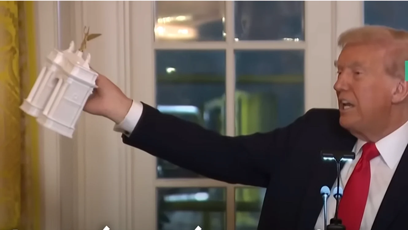Trump spune că Arcul de Triumf pe care îl propune îl va depăși pe cel din Paris