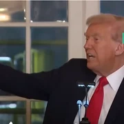 arcul de triumf al lui Trump captura YoutubeLeHuffOost png