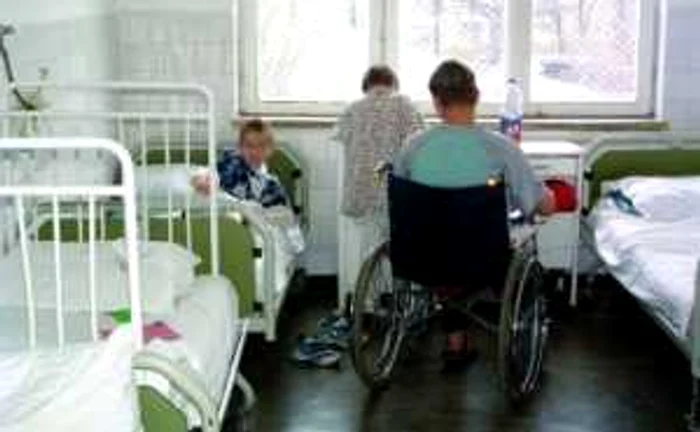 Iaşi: Regiunea pe scurt/ Copii trataţi cu aparatură veche de o jumătate de secol