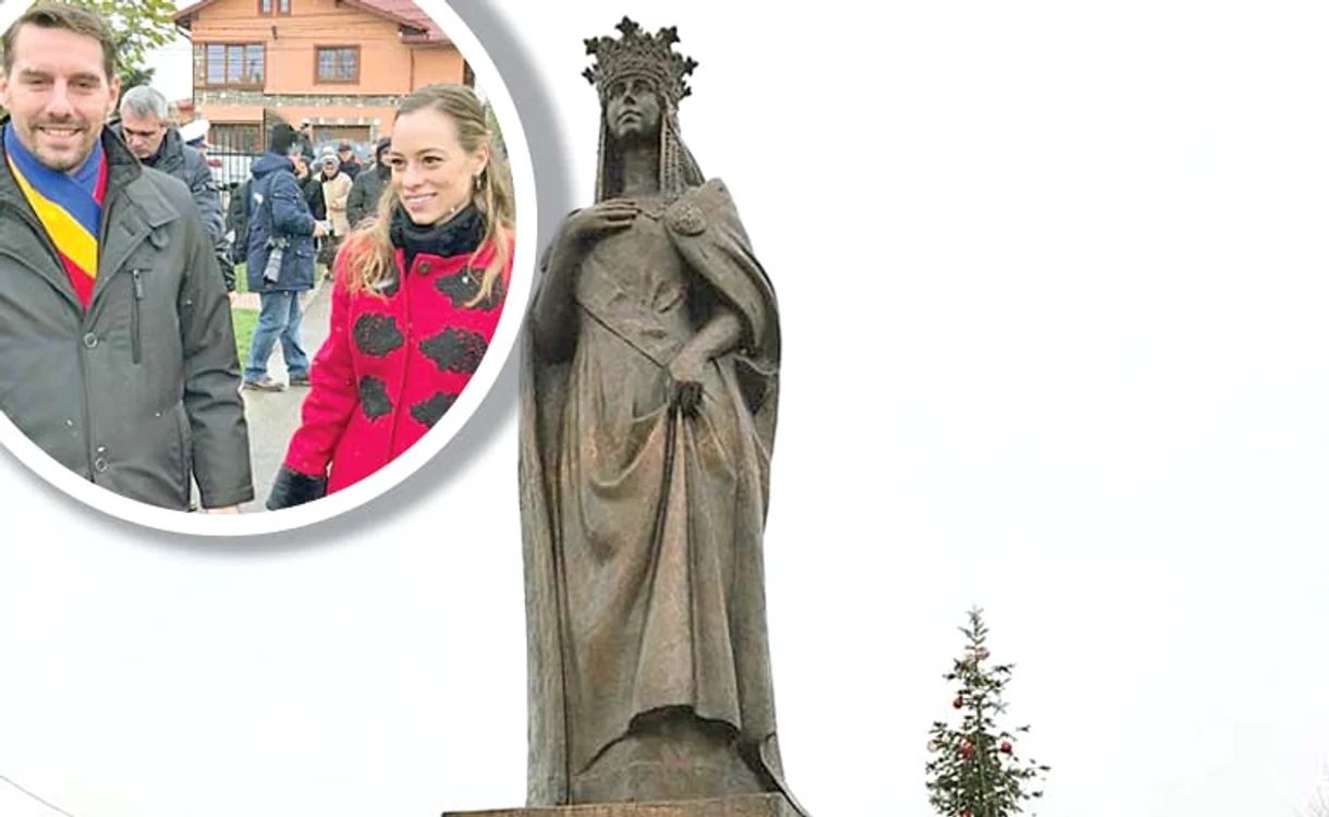 
    La sfinţirea statuii au participat principele Nicolae şi soţia sa  