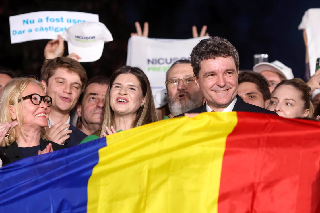 Nicuşor Dan, alături de susţinători. FOTO Inquam Photos/George Călin