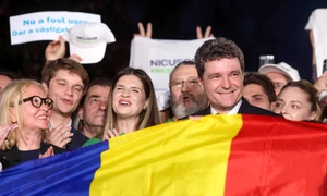Anunțarea rezultatelor exit-poll în prezența candidatului Nicușor Dan, în București. FOTO Inquam Photos / George Călin