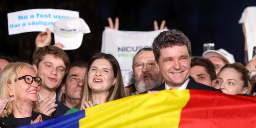 Anunțarea rezultatelor exit-poll în prezența candidatului Nicușor Dan, în București. FOTO Inquam Photos / George Călin