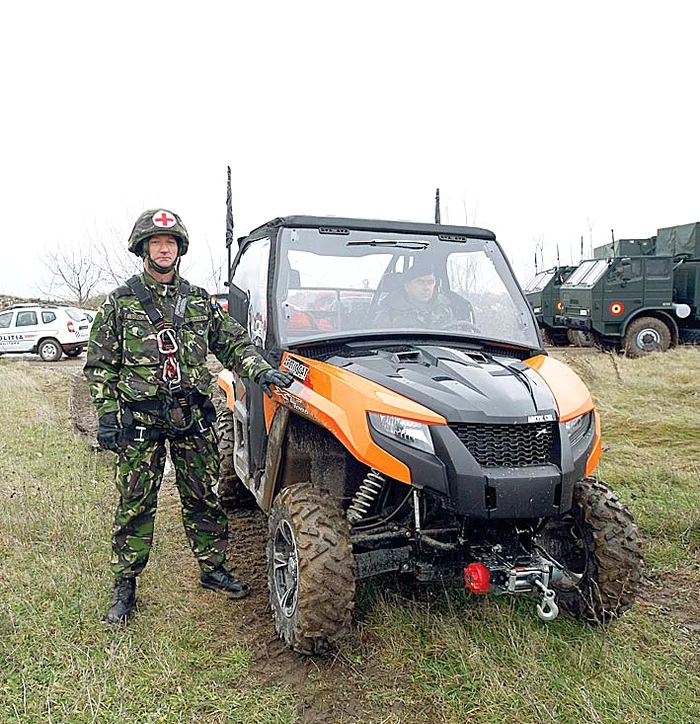 Cristian și noua mașinuță a Vânătorilor de Munte speră să salveze cât mai multe vieți