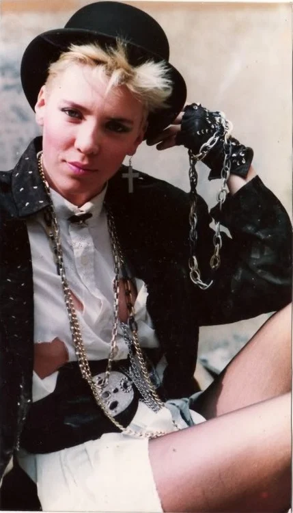 Silvia era una  dintre cele mai  nonconformiste  vedete, în anii ’80