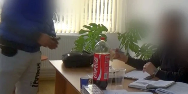 Captură video de la momentul dării de mită FOTO Poliţia locală Galaţi