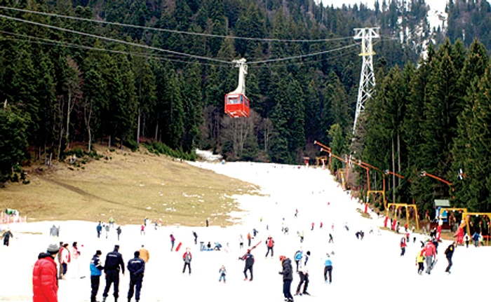 În staţiunile montane este suficientă zăpadă pentru practicarea sporturilor de iarnă