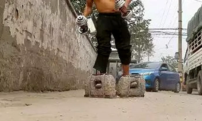 Fiecare sanda cântărește 15 kilograme