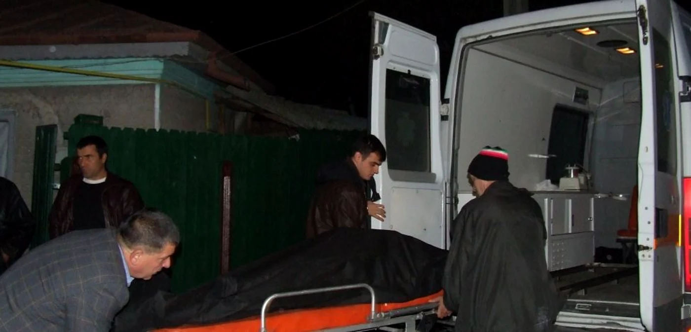 Trupurile celor doi au fost transportate la morgă pentru necropsie