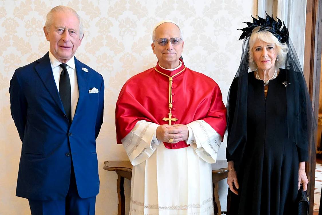 Regele Charles și Regina Camilla, alături de Papa Leon,  GettyImages 2242408293 (2) jpg