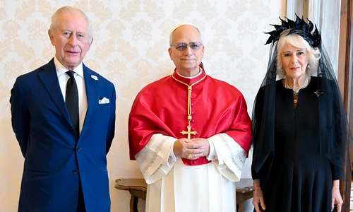 Regele Charles și Regina Camilla, alături de Papa Leon,  GettyImages 2242408293 (2) jpg