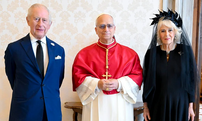Regele Charles și Regina Camilla, alături de Papa Leon,  GettyImages 2242408293 (2) jpg