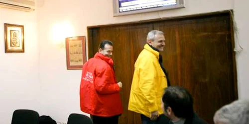 dragnea orban facand schimb de geci foto Cornel Brad / Facebook