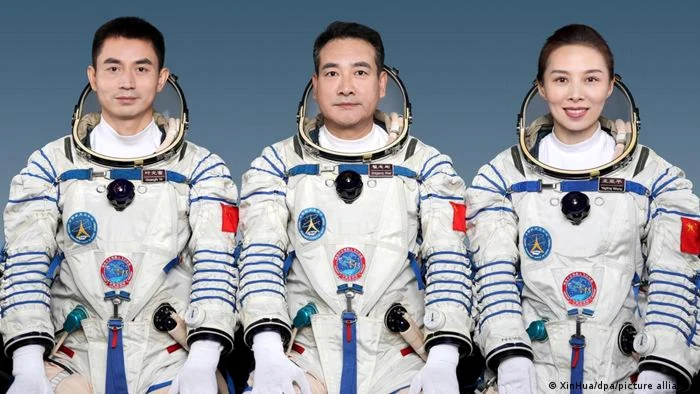 Astronauţii care au efectuat misiunea Shenzhou 13