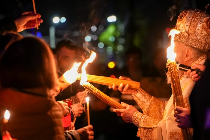 Lumina Învierii la Catedrala din Galați FOTO: Arhiepiscopia Dunării de Jos