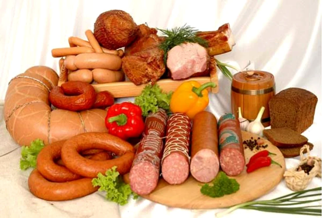 
    Cele mai periculoase ingrediente din mezeluri: Parizerul şi salamul conţin subtanţe nocive organismului foto: efemeride.ro  
