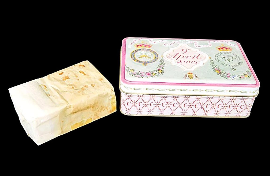 O felie de tort se vinde acum de la 400 $